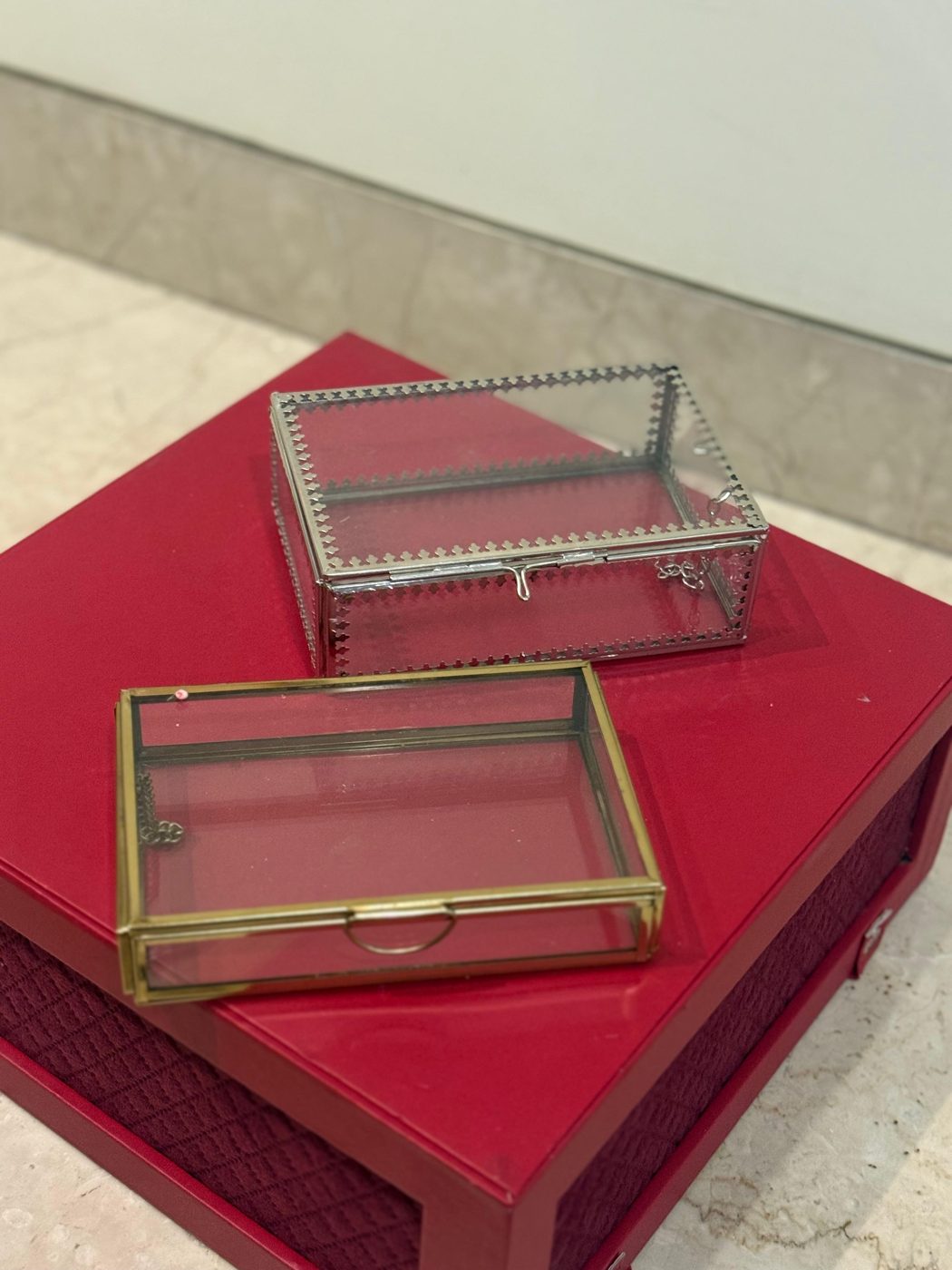 Saugat Glass Box Duo